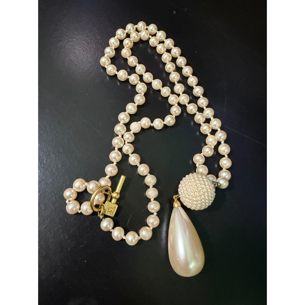 Anne Klein Vintage Faux Pearl Toggle Necklace Lion Logo Teardrop Pendant Gold